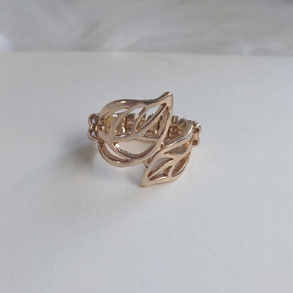 Paparazzi Gold Leaf-Inspired Ring Strech